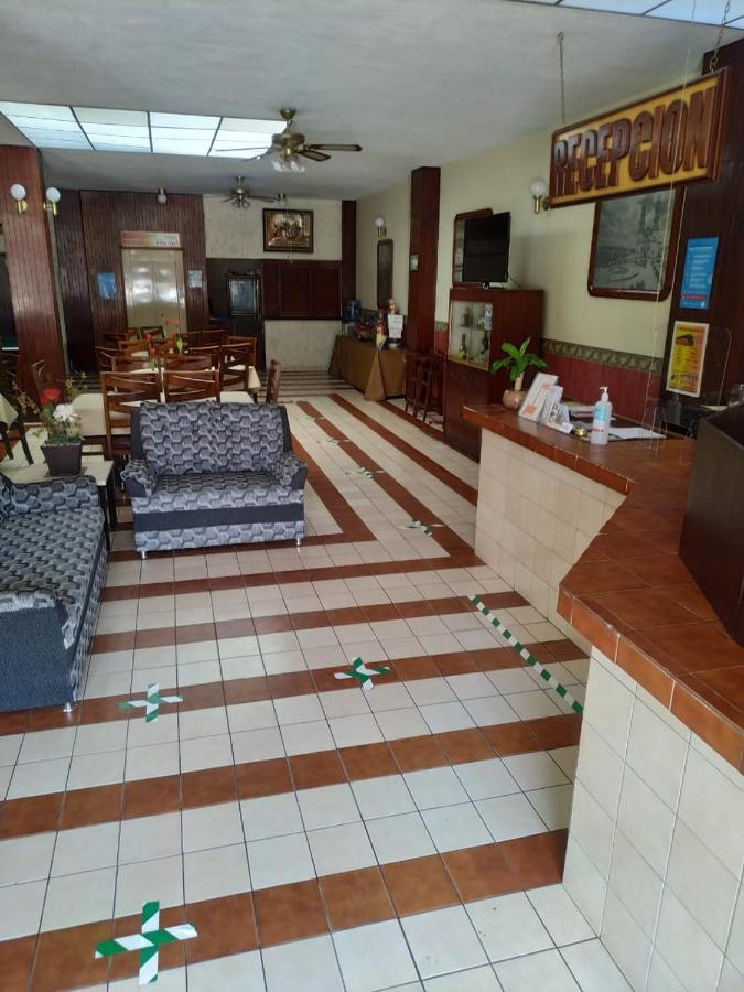 Hotel Topacio Сан-Хуан-де-лос-Лагос Екстер'єр фото